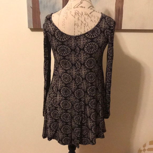 Forever 21 Long-sleeved Dress - Picture 3 of 4